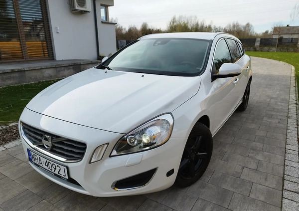 Volvo V60 cena 39800 przebieg: 240000, rok produkcji 2013 z Pionki małe 232